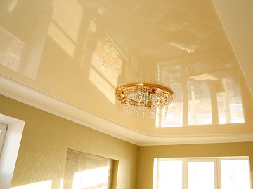 потолки фото в гостиную